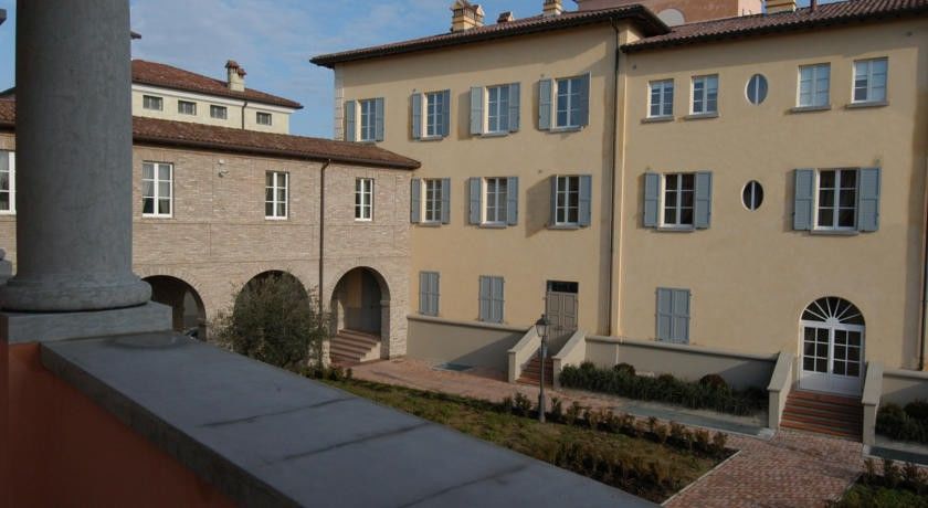 Matilde Di Canossa Golf Spa & Hotel Resort Reggio Emilia Exterior photo